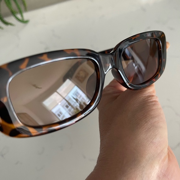 Sunglasses - Picture 7 of 9